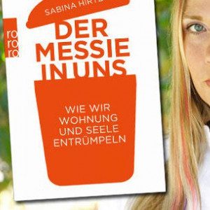 Buchcover "Der Messie in uns" mit Text über Ordnung und Entrümpelung.